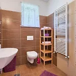 Vikendica Emanuel *